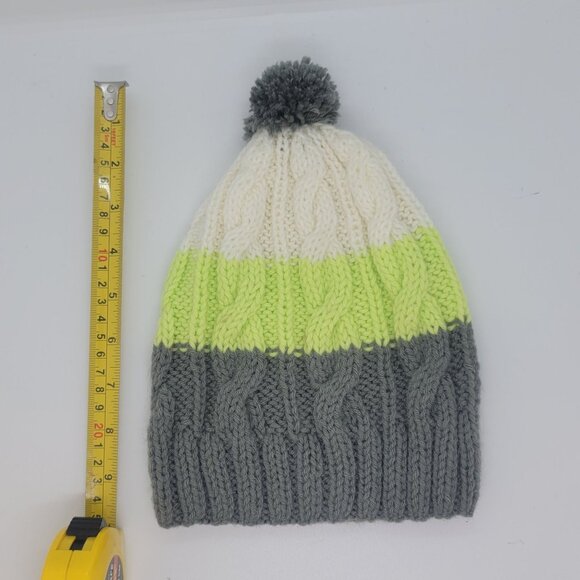 ⭐Adult Unisex Handmade Pom Beanie Cable Knit Color Block Grey Green Winter Hat⭐ - Picture 6 of 7